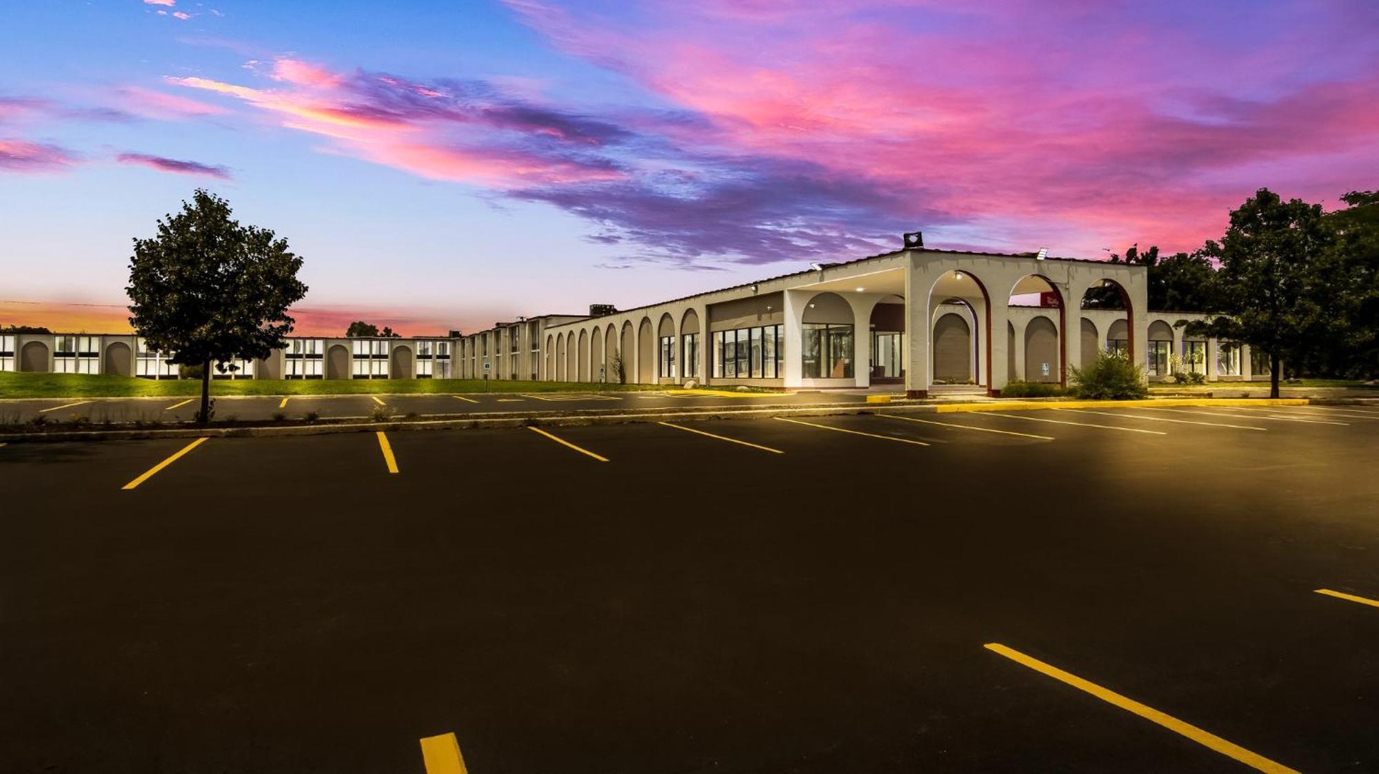 North Aurora Hometowne Studios By Red Roof And Conference Center Chicago - N Aurora Naperville מראה חיצוני תמונה