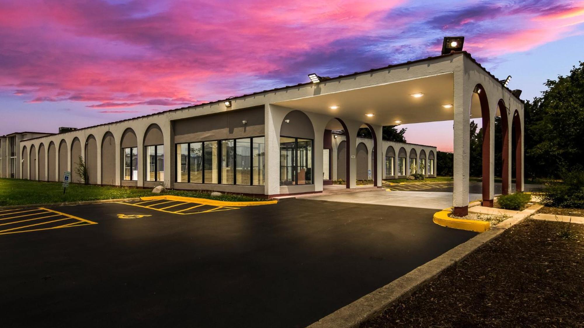 North Aurora Hometowne Studios By Red Roof And Conference Center Chicago - N Aurora Naperville מראה חיצוני תמונה